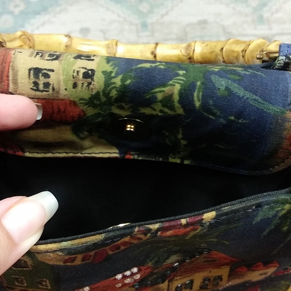 Tidy Cityscape Bamboo Handbag - Picture 6 of 11